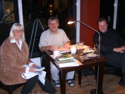 Pressefoto: , 2009 © Lesung im Café Cuba mit von Links - Elke Unckenbold, Reinhard Ulmar, Otto A. Worm- Tribian.jpg
