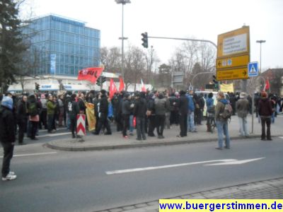 Pressefoto: http://www.buergerstimmen.de/ , 2011 © nach der Ansprache am Kreisheis, die von Hundegebell begleitet war, ließ ich die demo allein weiterziehen.