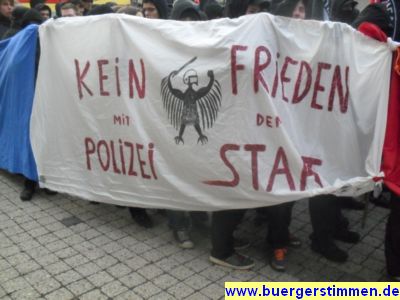 Pressefoto: http://www.buergerstimmen.de/ , 2011 © Banner - Kein Frieden mit dem Polizeistaat