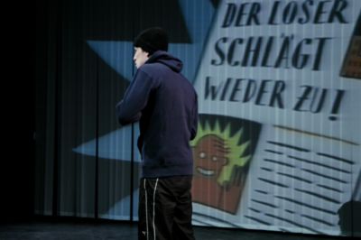 Foto vom Pressemelder: Foto vom Pressemelder / Clemens Eulig , 2012 © Superhero - Don ist deprimiert und die