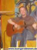 R&uuml;diger Bierhorst ist einer der richtig gro&szlig;en Liedermachinger. Seine Texte sind bis ins letzte Wort ausgefeilt. Sein Gitarrenspiel und seine Mimik unterst&uuml;tzen die inhaltlichen Aussagen seiner Lieder. R&uuml;diger Bierhorst ist einer der ganz gro&szlig;en deutschen Barden.