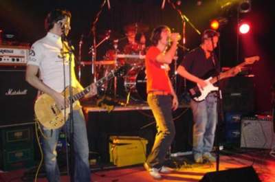 Stark&copy;Band bei einem Live-Akt ... &auml;&auml;&auml;h life-act.