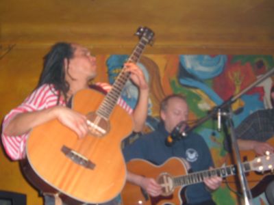 Porth 2006 &copy; Der Kampf zwischen Mike und seinem Bass war echt bluesig.