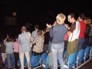Porth 2006 &copy; Zum Schluss des Konzerts hielt es keinen mehr auf den Pl&auml;tzen.