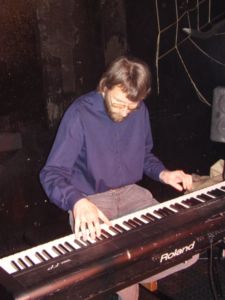 Porth 2006 &copy; Dietmar Goretzky am zweiten E-Piano - mal als Begleitung mal als Solist.