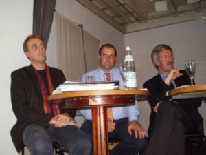 Porth 2005 &copy; Rechte B&uuml;hnenseite mit Herr Wenzel, Herrn Helberg und Herrn  Meyer.