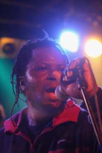 Hippocritz 2006 &copy; Pepper ist der S&auml;nger und Frontmann von Hippocritz, die f&uuml;r coolen Rock-Reggae garantieren.