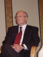 Porth , 2006 &copy; Herr Gliem von der Kreishandwerkerschaft zeigte sich insbesondere wegen der GEZ-Geb&uuml;hren f&uuml;r Internet-PC sehr angriffslustig. Unternehmen werden zuk&uuml;nftig wohl nur einen Server haben, der Zugang zum Internet hat. Selbst ein gro&szlig;es Unternehmen wie Mahr sollte f&uuml;r das gesamte Intranet mit zwei Internet-Servern auskommen.
