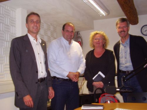 Porth , 2006 &copy; Stefan Wenzel (Gr&uuml;ne), Daniel Helberg (CDU), Sabine L&ouml;sing (Linkes B&uuml;ndnis) und Wolfgang Meyer (SPD) standen f&uuml;r den Talk mit dem ehrenamtlichen B&uuml;rgerfunker Dr. Dieter Porth im Studio B f&uuml;r einen Talk zur Verf&uuml;gung.