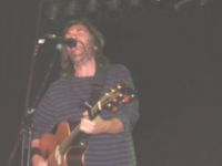 Porth , 2006 &copy; Der Star des Abends mit seiner ausdrucksstarken Show als selbstversunkener und gef&uuml;hlstarker Musiker war Dennis Locorriere.