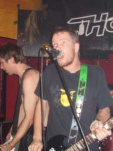 Porth , 2006 &copy; Hier hat der S&auml;nger sein T-Shirt noch an. Aber sp&auml;ter, ...