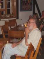 Porth , 2006 &copy; Als die K&uuml;che ihm Zeit lie&szlig;, genoss Dietmar Brand das Konzert von Hot Four. Zum Abschluss des Konzerts spielten die Hot Four zum Dank die Lieder von Dietmars erster Single.(Der Zwiebelkuchen mit Federwei&szlig;em schmeckte echt lecker. Er hatte also erst zum Ende des Konzerts etwas Zeit.)