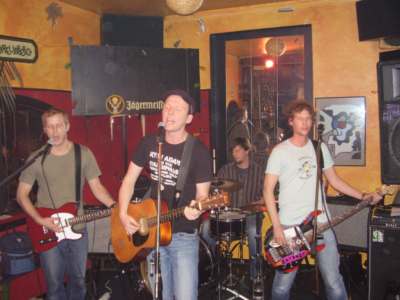 Porth , 2006 &copy; Die Vier aus Hannover hatten augenscheinlich trotz der geringen Zuschauerresonanz ihren Spa&szlig; am Konzert, wie das Publikum auch.