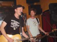Porth , 2006 &copy; Birger und Daniel von den "Hemden" haben offensichtlich ihren Spa&szlig; an dem Konzert.