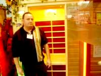 Porth , 2006 &copy; Nach dem Prinzip der Rotlichtlampe funktioniert die Infrarotkabine von American Wellness aus W&ouml;lfersheim-Berstadt.
