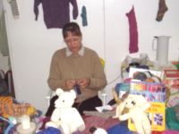Porth , 2006 &copy; Monika Westphal strickt ihre Str&uuml;mpfe und Strickpuppen immer noch selbst.