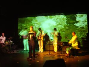 Porth , 2006 &copy; Bei "Gut Feeling" kam zur Musik eine Video-Life-Performance dazu. Es war interessant, aber die Aussagekraft der abstrakten Videodarstellung entzog sich meinem Verst&auml;ndnis.