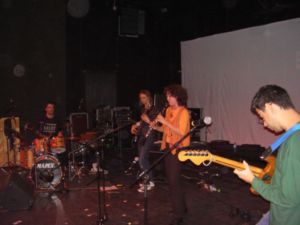 Porth , 2006 &copy; Tres Sapos Cocinados bestehen aus den vier Musikern Gerardo Cotto-castaneda, Frank Byzio, Christian Dreher und Karin Fuhrmann. Sie haben sich dem eher nichtmusikalischen Jazz verschrieben.