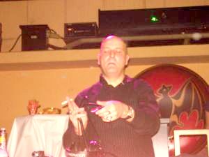 Porth , 2006 &copy; Theatralik geh&ouml;rt zu einer guten Inszenierung dazu - und wenn man nur gerade eine Schallpklatte in Augenschein nimmt.