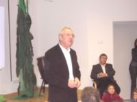 Porth , 2006 &copy; Professor Hoffmann, Mitinitiator der ee-goe (Erneuerbare Energien G&ouml;ttingen) h&auml;lt eine kurze Dankesrede.