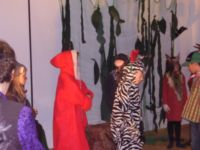 Porth , 2006 &copy; Neben der Weihnachtsauff&uuml;hrung, wof&uuml;r die Sch&uuml;ler sicher lange geprobt hatten,  wurde auch noch gesungen und das Umweltwissen der Kinder pr&auml;sentiert.