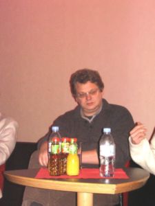 Porth , 2006 &copy; Der Wissenschaftler Dr. J&ouml;rg Heinzemann wies an praktischen Beispielen darauf hin, wie viel Kohlenstoffdioxid f&uuml;r den Transport von einem Kilogramm Bananen anf&auml;llt.