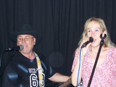 Sly&Paul / Cornpickers H&uuml;hnerstall , 2006 &copy; Paul Eyres und Sly Eyres covern viele sch&ouml;ne Lieder aus dem Country-Bereich.