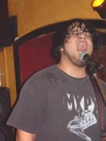 Porth , 2006 &copy; Christian Drescher groovt mit Bass und Backgroundgesang bei "Fire your Mic(e)".