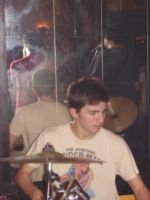 Porth , 2006 © Dominik Steiner spielt das Schlagzeug bei "Fire your Mic(e)".