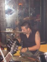 Porth , 2006 © Rouven Tomm saß am Schlagzeug. Bei den Schnellen oder auch langsamen Stücken verlor er nie der Rhythmus.