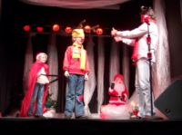 Pressefoto Kulturbahnhof Uslar / H&ouml;rold , 2006 &copy; Kinder-Liedermaching(!) mit Detlef H&ouml;rold. [Eigentlich ist Liedermaching immer ein wenig frivol, ob Kinder-Liedermaching diesem Anspruch gerecht wird???]