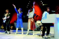 Pressefoto , 2006 &copy; Abba-Mania covert nicht nur die Musik sondern inszeniert auch die Show.