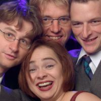 Pressefot Birgit von L&uuml;bke-Quartett , 2006 &copy; Das Birgit von L&uuml;bke Quartet passt man gerade so auf das Foto. Sch&ouml;n gemacht.