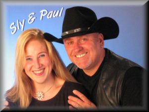 Pressefoto , 2007 &copy; Sly und Paul haben ein gro&szlig;es Repertoire von Liedern aus dem Bereich der Country und Folkmusik.