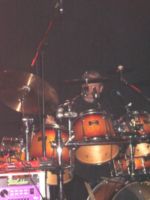 Porth , 2007 &copy; Thomas Schwesinger ist der Drummer bei Sunset Orange. W&auml;hrend des Konzerts zerschlug er die Bespannung seiner Snare.