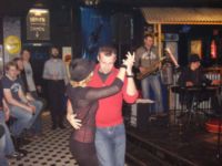 Porth , 2007 &copy; Neben einem wei&szlig;haarigen Boogie-Freund, der f&uuml;r seine energiegeladenen Tanzeinlagen auch schon einmal einen Zwischenapplaus bekommt, wurde am Schluss die Musik zum Engtanzen genutzt.