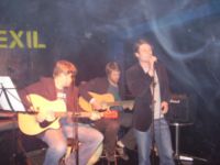 Porth , 2007 &copy; Unterst&uuml;tzt von der Blues&Boogie-K&uuml;che spielen Johannes Park und Oliver Sch&ouml;nborn hinter Christoph Seifert, der singt.