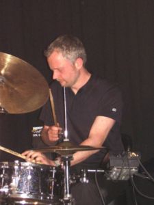 Porth , 2007 © Den Spagat zwischen Drumcomputer und Schlagzeug suchte Albrecht Husen.