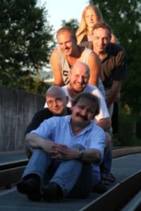Pressefoto , 2007 &copy; Cat-Walk werden am 19. Mai den Cornpickers H&uuml;hnerstall so rocken, dass selbst Hermann sein schlimmes Bein nicht mehr merkt.