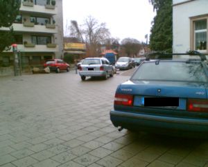 Pressefoto , 2007 &copy; Parken auf einer gepflasterten Fl&auml;che