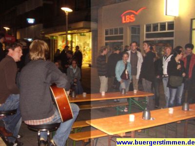 Pressefoto: Porth , 2007 &copy; Puh, Gl&uuml;ck gehabt. Draussen waren nur zwei mit eine akustischen Gitarre und unterhielten die Menschen, bis es im Exil mit dem Konzert losgehen konnte.