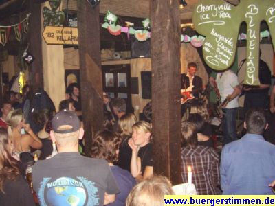 Pressefoto: Porth , 2007 &copy; Die G&auml;ste im Irish Pub waren in richtig guter Partylaune. Radio Durango hat auch gut eingeheizt. Gern h&auml;tte ich vorher auch noch Mac Fraymann gesehen, aber ich war leider zu sp&auml;t.