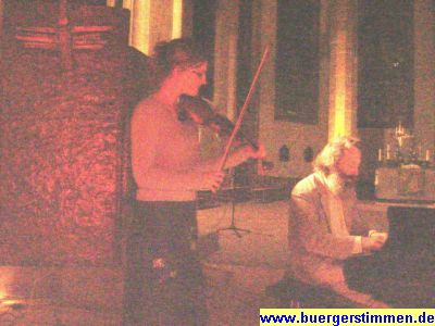 Pressefoto: Porth , 2007 &copy; Die Stimmung war so, dass ich mich nicht traute, von den beiden Musikern ein Fot mit Blitz zu machen. Deshalb ist die Qualit&auml;t etwas beschr&auml;nkt. Ich werde wohl nie ein richtiger Pressefotograf werden, dem das Bild wichtiger als die Stimmung ist.