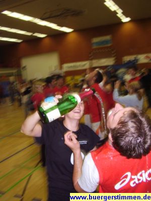 Pressefoto: Porth , 2007 &copy; Die sechzig Stunden sind erreicht. Jetzt wird sich ersteinmal gegenseitig abgef&uuml;llt