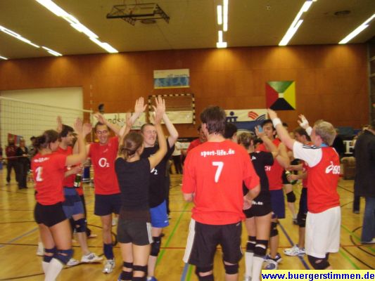 Pressefoto: Porth , 2007 &copy; Die Laola-Welle von den erfolgreichen Spielern f&uuml;r die Zuschauer auf den R&auml;ngen.