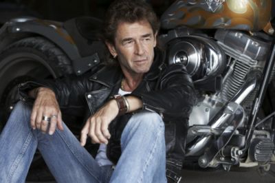 Pressefoto: , 2008 &copy; Peter Maffay vor einem Motorrad