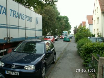 Pressefoto: http://www.fdp-goettingen.de/ , 2008 &copy; Wie gro&szlig; ist das Unfallrisiko f&uuml;r geparkte Autos im Akazienweg