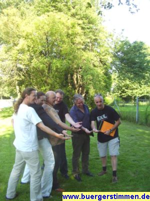 Pressefoto: Pressefoto , 2008 &copy; Wir wollen einwenig Geld f&uuml;r die Pop- und Rockmusik. Eine exzellente Universit&auml;t braucht ein kulturelles Umfeld, welches die Studenten anspricht.