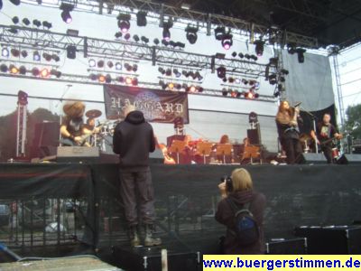 Pressefoto: http://www.buergerstimmen.de/ , 2008 &copy; Was ist der Unterschied zwischen klassischen Musikern und Rockmusikern - klassische Musiker brauchen Notenst&auml;nder als Ged&auml;chtnisst&uuml;tzen