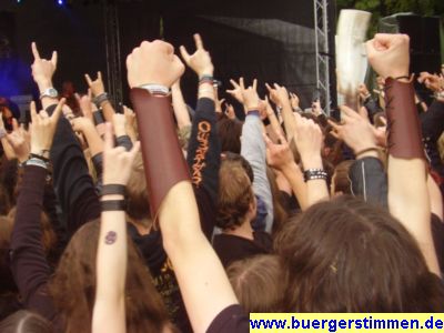 Pressefoto: http://www.buergerstimmen.de/ , 2008 &copy; Abfeiern beim RockHarz-Festival